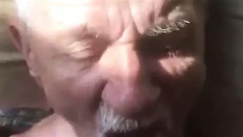 Un Vieux Papi Mature Senior Boit De La Pisse XHamster