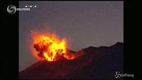 Paura In Giappone Il Vulcano Erutta A 50 Km Dalla Centrale Nucleare