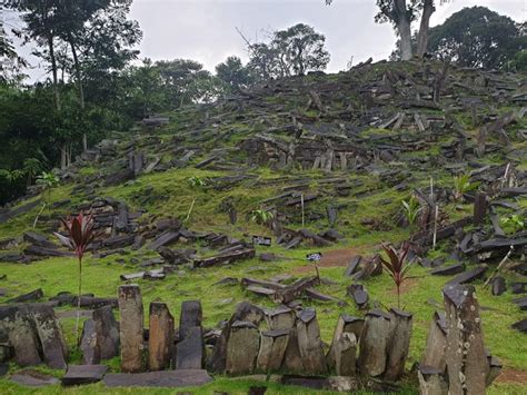 Indonesias Gunung Padang Pyramid Mystery Tamuasia