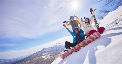 圧雪、パウダー、パーク、コブ等々バリエーション豊かなコースで初心者から上級者まで楽しめるスキー場のオンライン予約 Klook