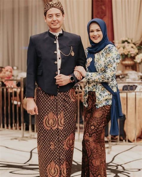 √ 45 Model Batik Couple Modern Modis Kombinasi 2020