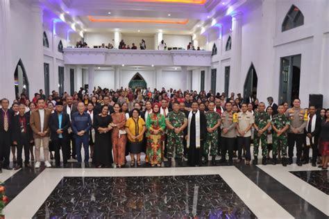 Karyawan Selenggarakan Natal Di Gereja POG Dan Manajemen NHM Hadiri