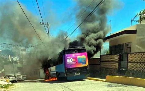 Incendian Hombres Armados Cami N En Acapulco