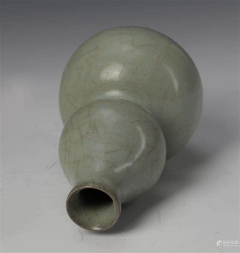 51BidLive Chinese Longquan Celadon Double Gourd Vase