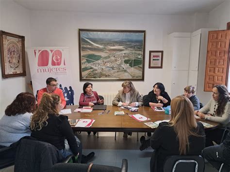 Las Mujeres De Monteagudo De Las Salinas Conocen Las Herramientas A Su