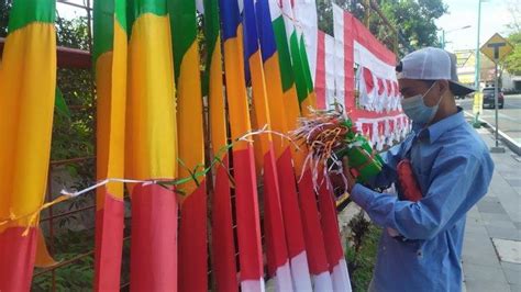 Ppkm Level Penjualan Bendera Di Kota Salatiga Menurun Persen