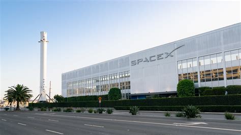 Elon Musk Throws Tantrum Says Hes Moving Spacex Hq To Texas