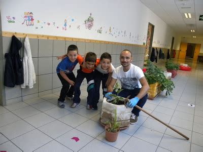 Miguel Mederos MI QUERIDO PUPITRE Plantando en el cole Montaña Pacho