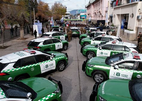 GOBERNADOR REGIONAL ENTREGA 20 PATRULLAS A CARABINEROS FORTALECIENDO