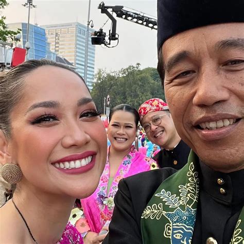 10 Artis Indonesia Yang Tampil Cantik Memesona Di Acara Istana