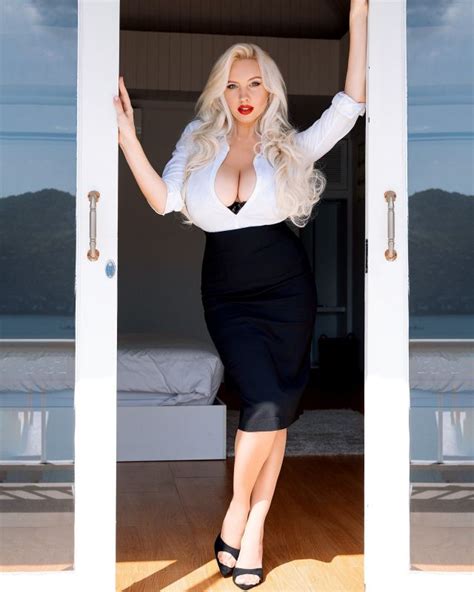 Sigal Acon Russian Glamorous Blonde Model Has A Curvy Figure