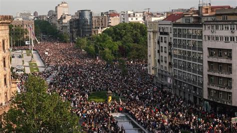 Serbie Nouvelle Manifestation Belgrade Apr S Des Tueries De Masse