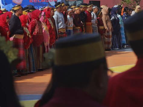 Wacana Penggunaan Baju Adat Disdik Makassar Siapkan Beasiswa 2 000