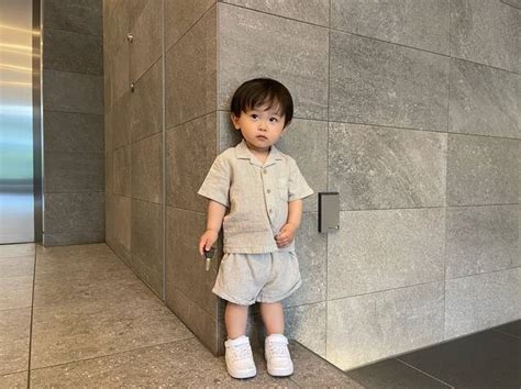 Handmの春夏アイテムが使える！1歳半男の子コーデ4選【withlabママの子どもファッションリレーvol87／木植響子さん】 With Class 講談社公式 家族の時間をもっと楽しく