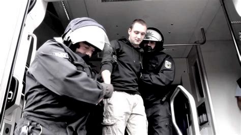 Bundespolizei verhaftet Fußball-Fans - YouTube