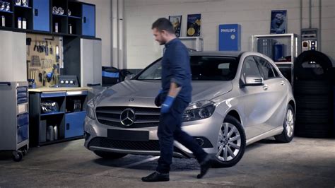 Tutorial Philips Vea Cómo Instalar Las Lámparas Philips En Los Faros En Un Mercedes Benz Classe