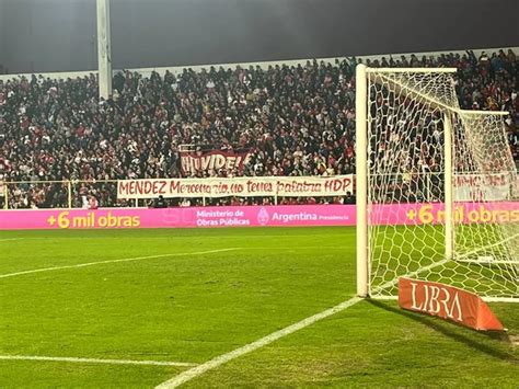 La Picante Bandera De Los Hinchas De Uni N Contra El Gallego M Ndez Tn