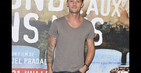 La Bande Annonce De La Blonde Aux Seins Nus En Salles Le Juillet Purepeople