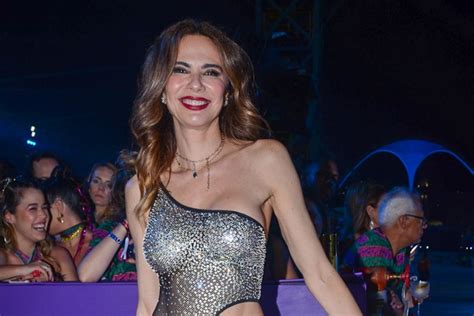 Carnaval Luciana Gimenez Arrasa Look Transparente