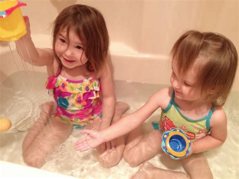 Cummins Life: Nuby Splish Splash Bath Time Stacking Cups Review