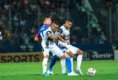 Cerro Porte O Por La V A De Los Penales Clasifica A Los Octavos De