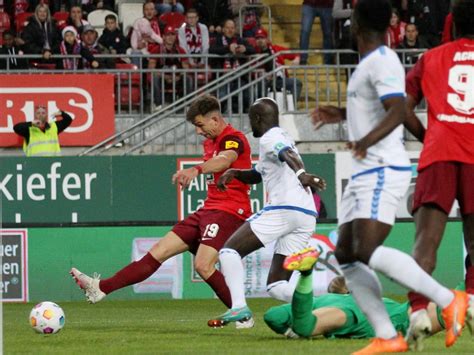 Der Betze Bebt Lautern Siegt Nach Hanslik Doppelpack Fussballdaten