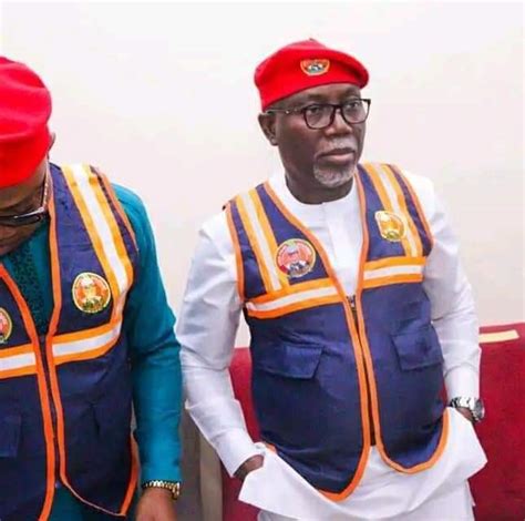 Photo Aiyedatiwas Red Beret Seal Causes Uproar In Ondo Ahead Of Guber