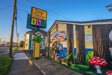 Theres A Themed Motel In The Middle Of This Oregon Peninsula Youll