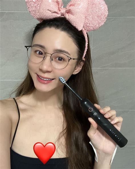 啦啦隊女神短今曬自拍辣照！素顏模樣全曝光 粉絲驚呼：更好看 娛樂星聞