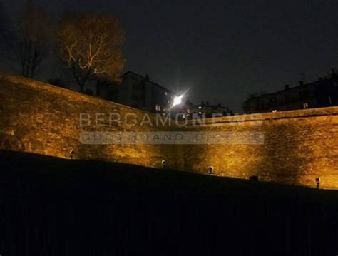 Le Mura Veneziate Valorizzate Da Una Nuova Illuminazione Bergamo News