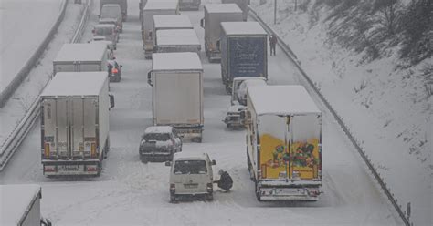 Centinaia Di Auto Bloccate Da Una Bufera Di Neve In Svezia Freddo