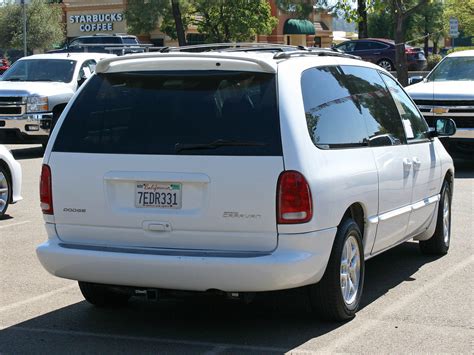 7EDR331 Photos Dodge Grand Caravan USA