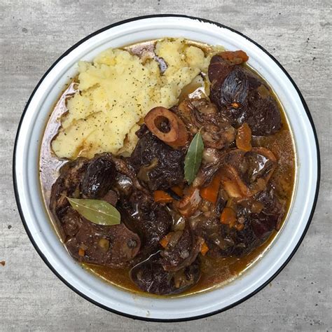 OSSOBUCO BRASEADO AL VINO TINTO Cocineros Argentinos