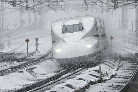 雪の米原駅通過 Ganref