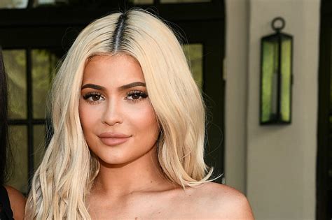 Kylie Jenner Admits Shes Using Lip Fillers Again Photo