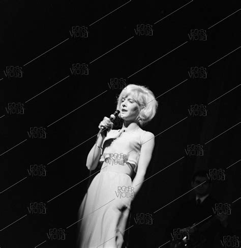 Sylvie Vartan née en 1944 chanteuse française en