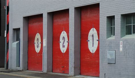 3 2 1 Spotted These Bright Red Garage Doors Down A Back St Flickr