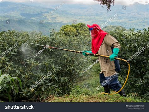 1 188 Applying Fertilizer Field Images Stock Photos And Vectors
