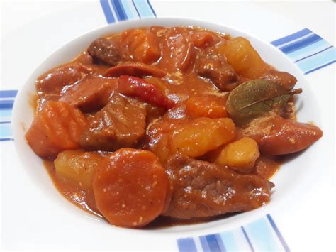 [Homemade] Beef Caldereta (Filipino-style Spicy Beef Stew) : r/food