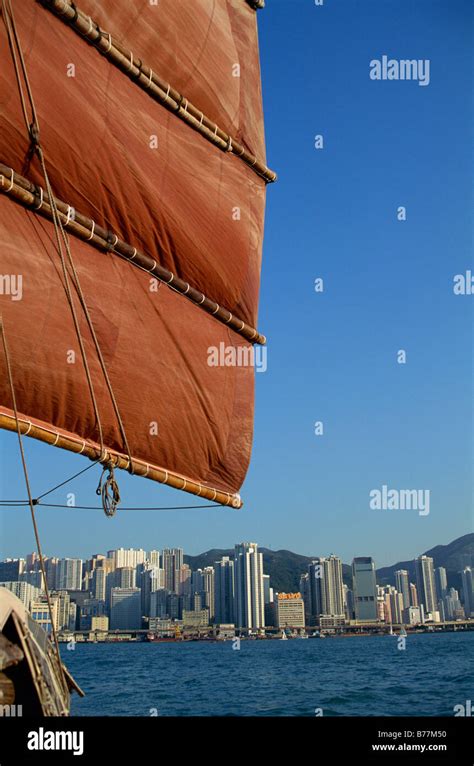 Chinese Sailing Junk Hi Res Stock Photography And Images Alamy