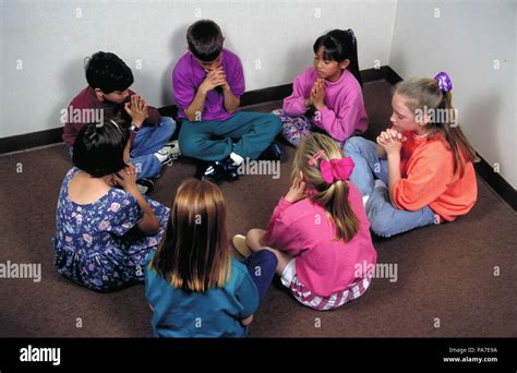 Children in circle praying hi-res stock photography and images - Alamy