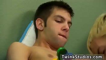 Chicos gay Sexo hombre xxx chris jett necesita un poco de azúcar para obtener su XVIDEOS