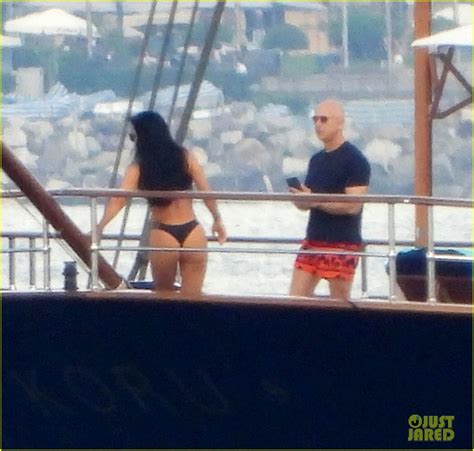 Photo Jeff Bezos Photographer For Lauren Sanchez On Yacht Photo