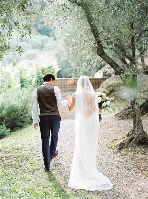 Simple Italian vineyard wedding with rustic touches | Italy Real Weddings