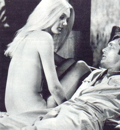 Naked Deek Sills In Trader Hornee