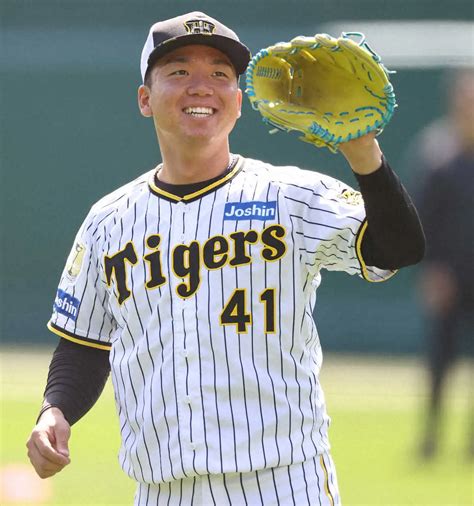 キャッチボールする阪神・村上（撮影・岸 良祐） ― スポニチ Sponichi Annex 野球