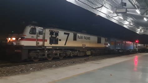 FIRST LHB Run Of 12266 Jammu Tawi Duronto Express Skipping Pathankot