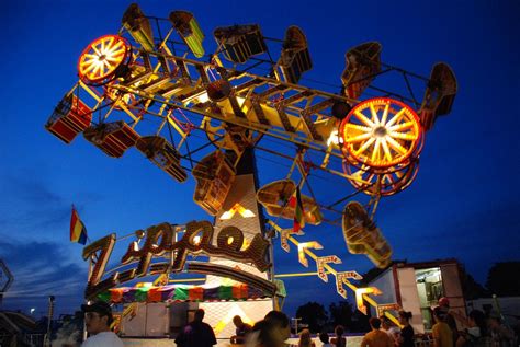 My Favorite Ride The Zipper Fair Rides Carnival Rides Theme Park