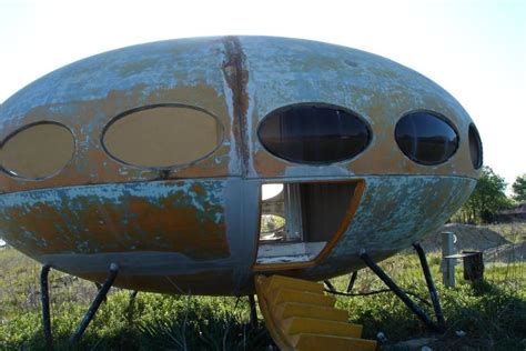 Flying saucer house photos