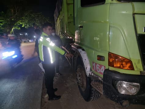 Usai Tabrak Pemotor Hingga Tewas Sopir Truk Angkutan Tanah Di Serang